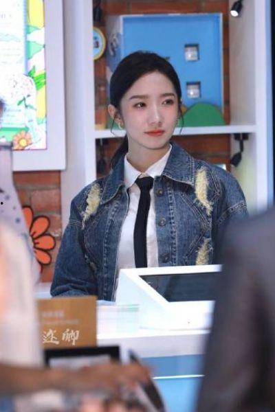 明星网红直播间内幕,揭秘明星网红直播间幕后真相