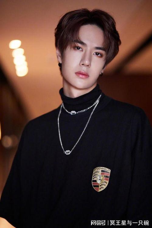 吃瓜爆料王一博王源图片,兄弟情深还是另有隐情？