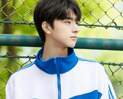 明星网红手绘头像男孩,捕捉男孩纯真瞬间，明星网红头像艺术新风尚