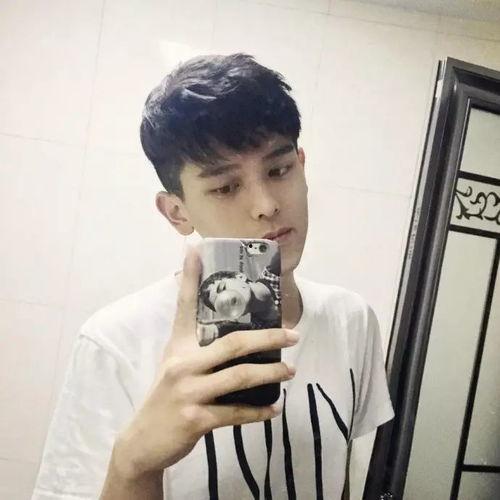 明星网红手绘头像男孩,捕捉男孩纯真瞬间，明星网红头像艺术新风尚