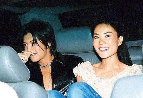 娱乐圈吃瓜两个女的,娱乐圈两大女神的神秘纠葛