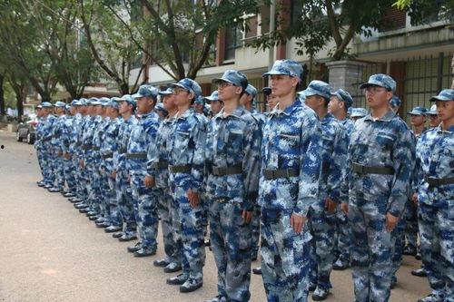 今日吃瓜热门军训事件,校园内幕引发热议，吃瓜群众围观真相