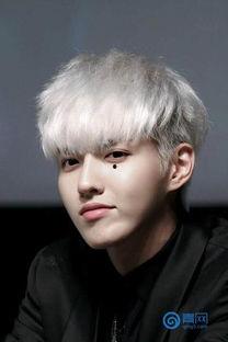 明星网红自己染头发,色彩斑斓的时尚宣言