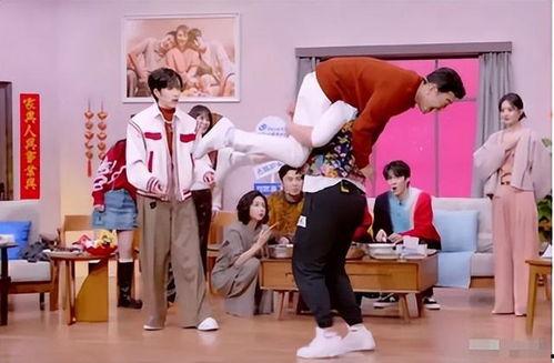 明星网红吃饭团视频,美食诱惑尽收眼底