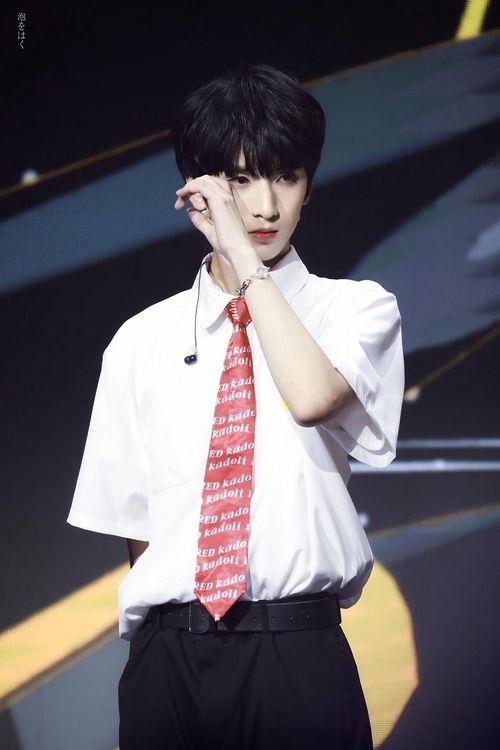 严浩翔吃瓜爆料是真的吗,真相揭秘还是无稽之谈？