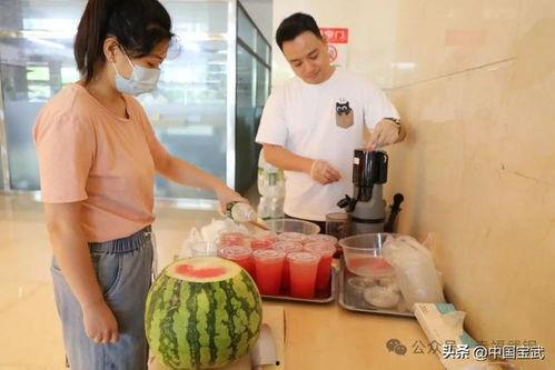 最新办公室吃瓜热门事件,最新“吃瓜”事件揭秘