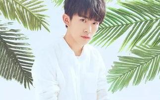 易烊千玺默默吃瓜爆料图片