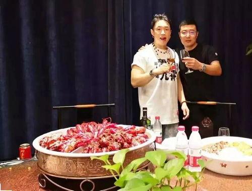 明星网红打卡美食视频,跟随明星脚步解锁味蕾新体验